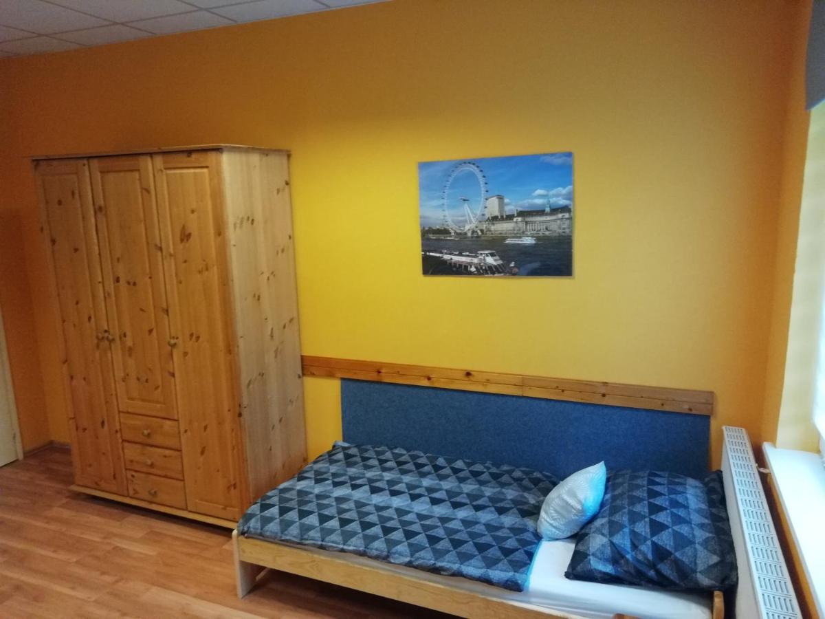 Collingo Belvarosi Szallas Apartment Kazincbarcika Room photo